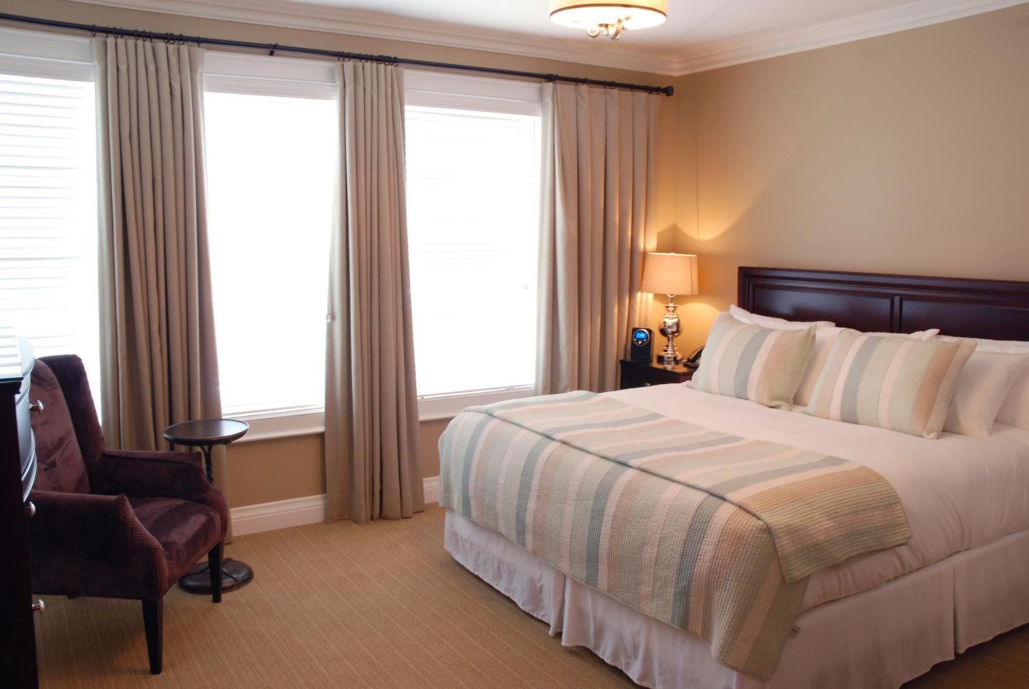 124 On Queen Hotel & Spa Niagara-on-the-Lake Exterior photo A bedroom at the Inn