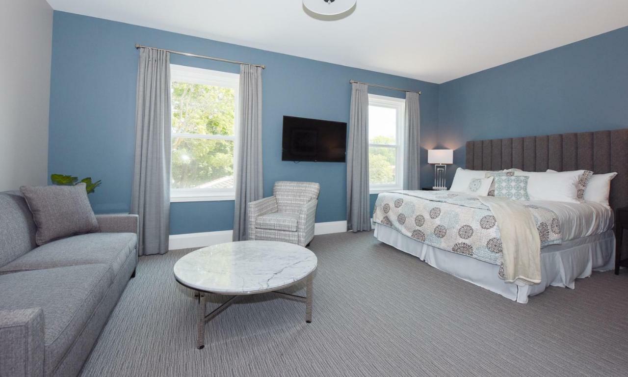 124 On Queen Hotel & Spa Niagara-on-the-Lake Exterior photo A room at the Inn at the Opera