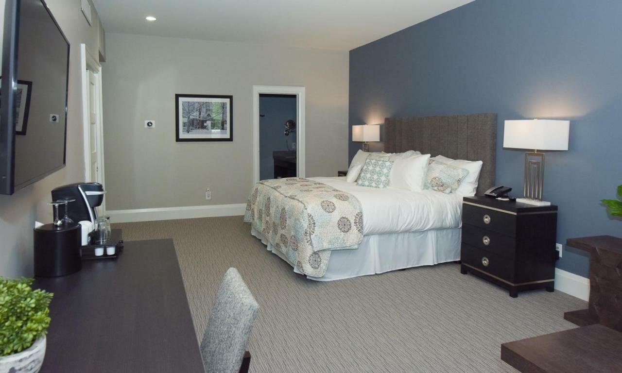 124 On Queen Hotel & Spa Niagara-on-the-Lake Exterior photo A typical guest room at the Hotel Vermont