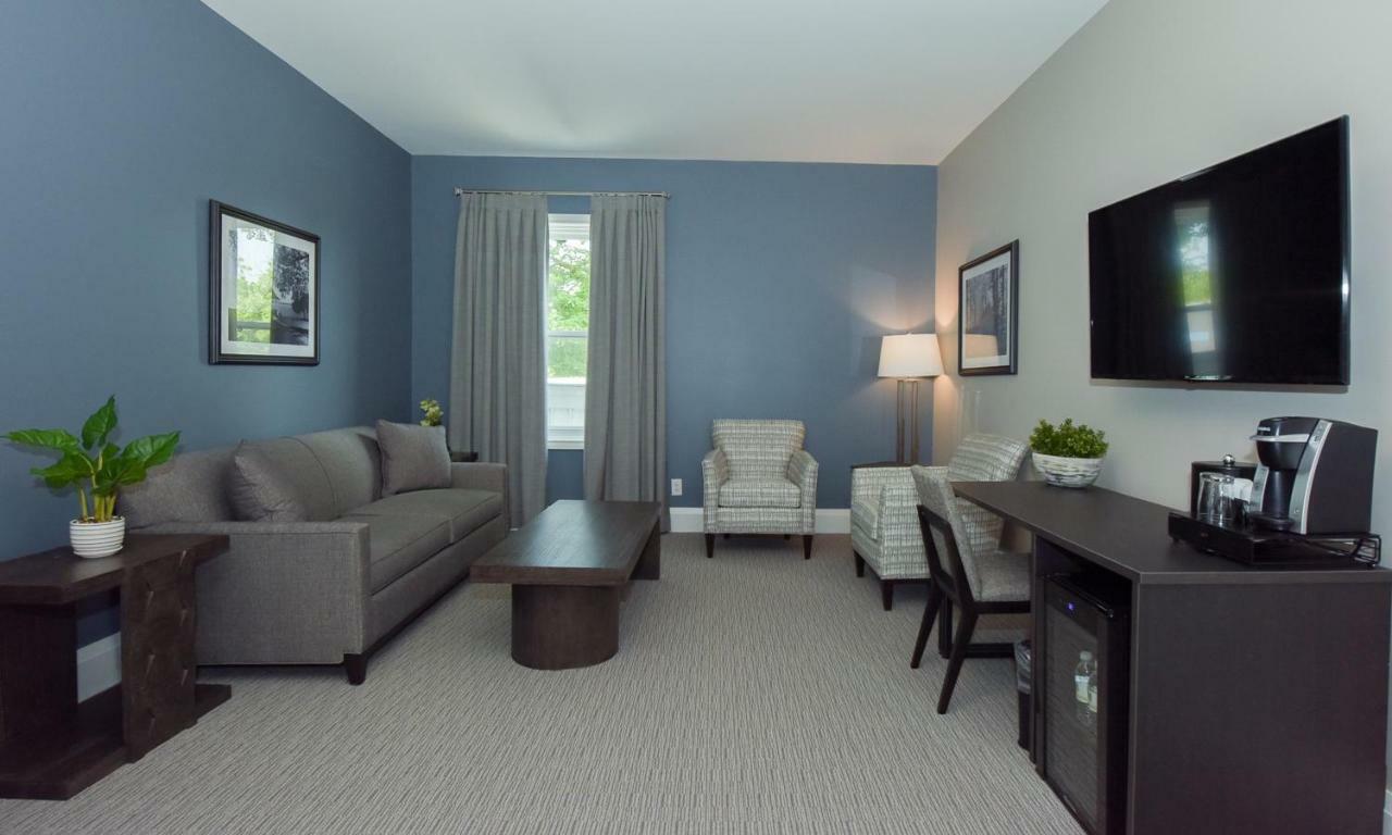 124 On Queen Hotel & Spa Niagara-on-the-Lake Exterior photo A typical hotel room