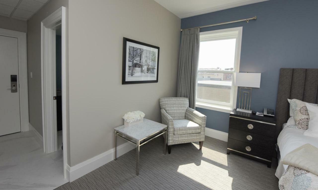 124 On Queen Hotel & Spa Niagara-on-the-Lake Exterior photo A bedroom at the hotel