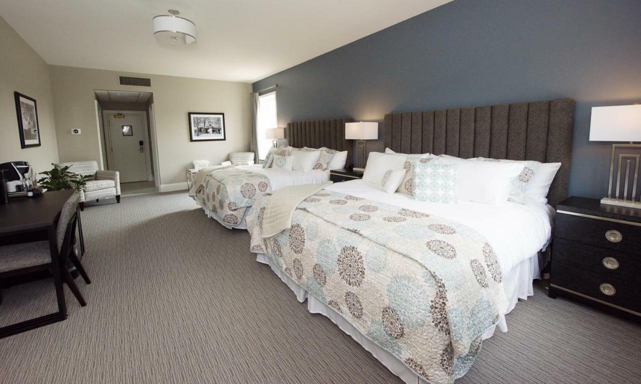 124 On Queen Hotel & Spa Niagara-on-the-Lake Exterior photo A guest room at the Hotel Vermont