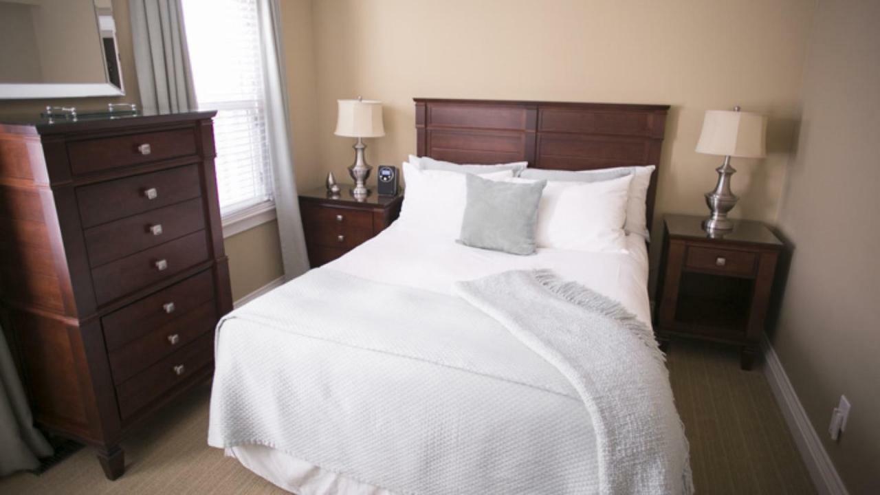 124 On Queen Hotel & Spa Niagara-on-the-Lake Exterior photo A bedroom