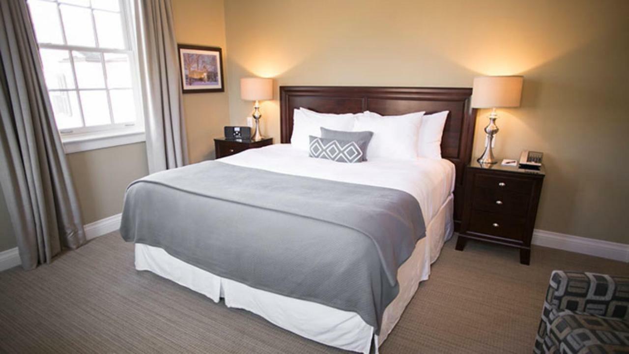 124 On Queen Hotel & Spa Niagara-on-the-Lake Exterior photo A guest room at the Inn at St. John's