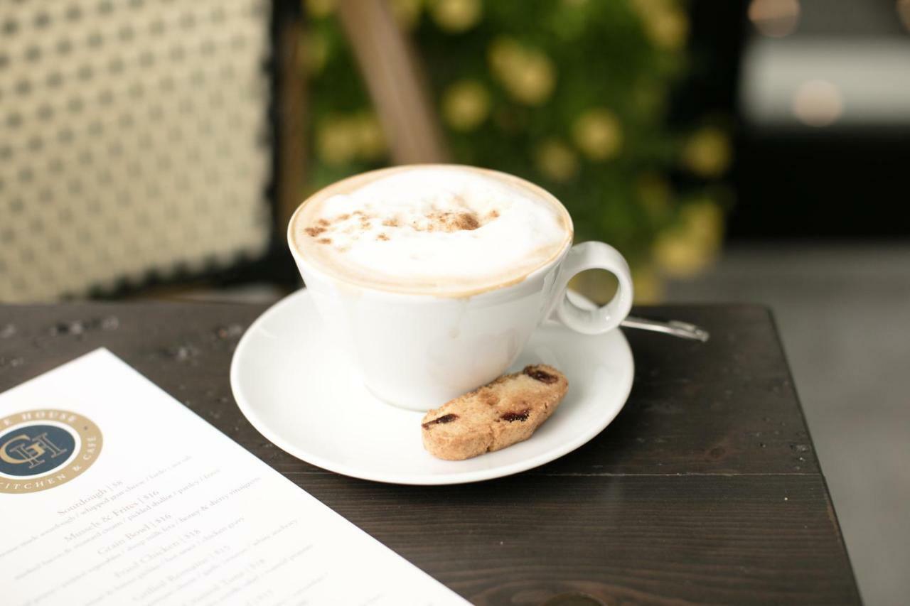 124 On Queen Hotel & Spa Niagara-on-the-Lake Exterior photo A cappuccino