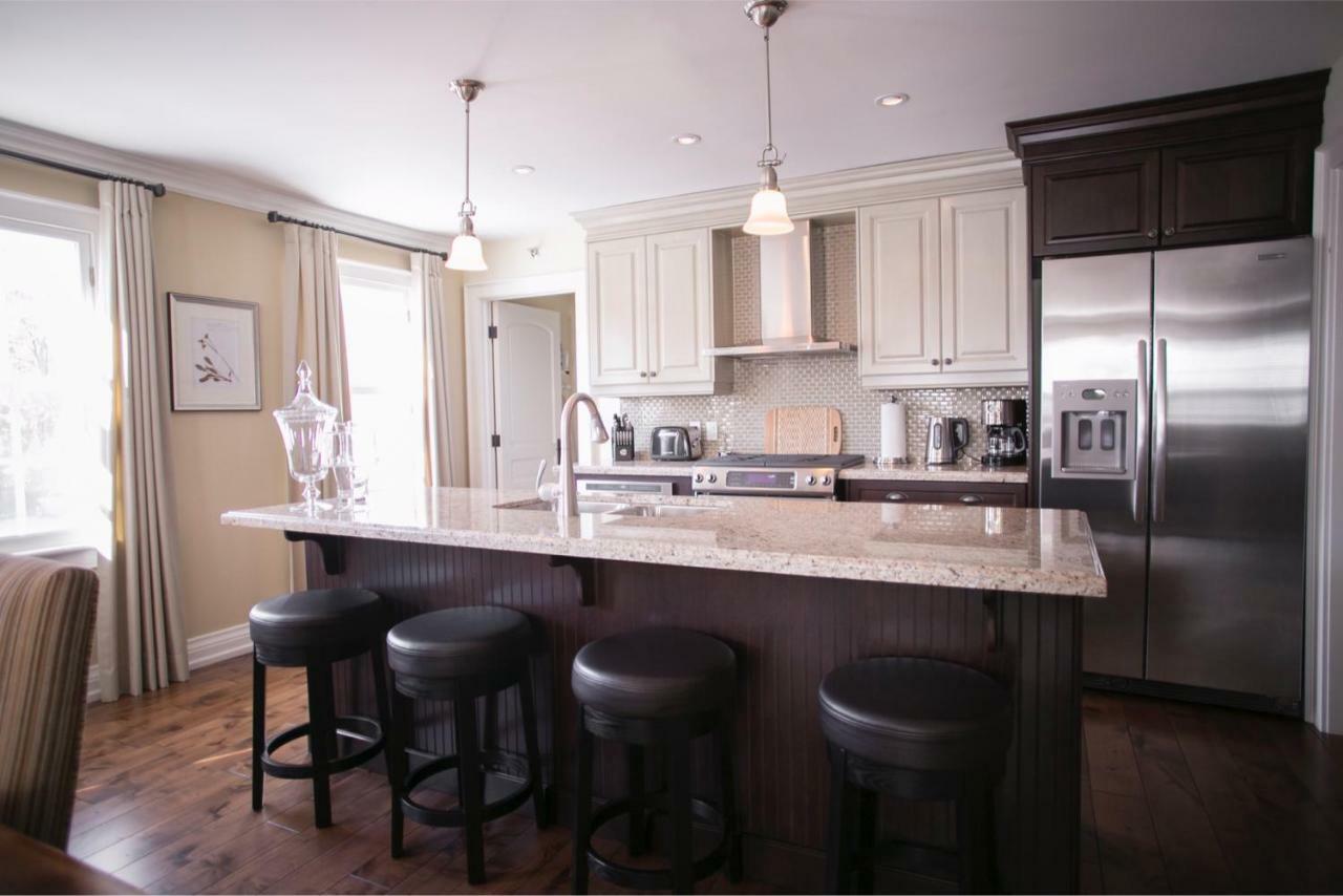 124 On Queen Hotel & Spa Niagara-on-the-Lake Exterior photo A kitchen with a granite island