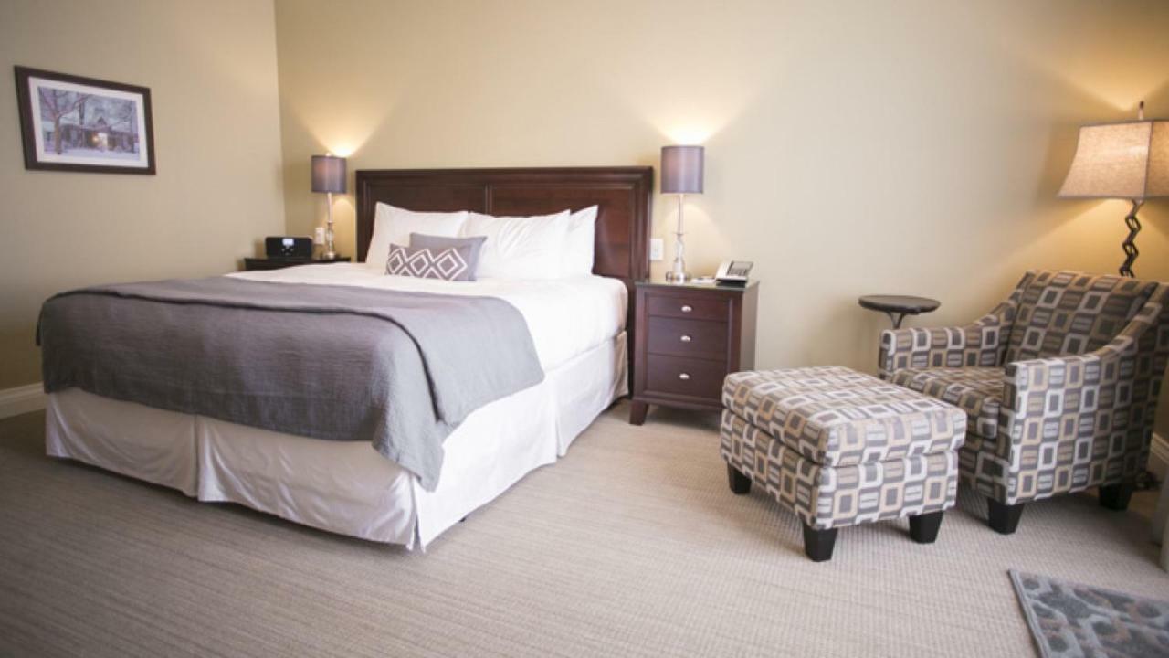 124 On Queen Hotel & Spa Niagara-on-the-Lake Exterior photo A guest room at the Inn at Laurel Point